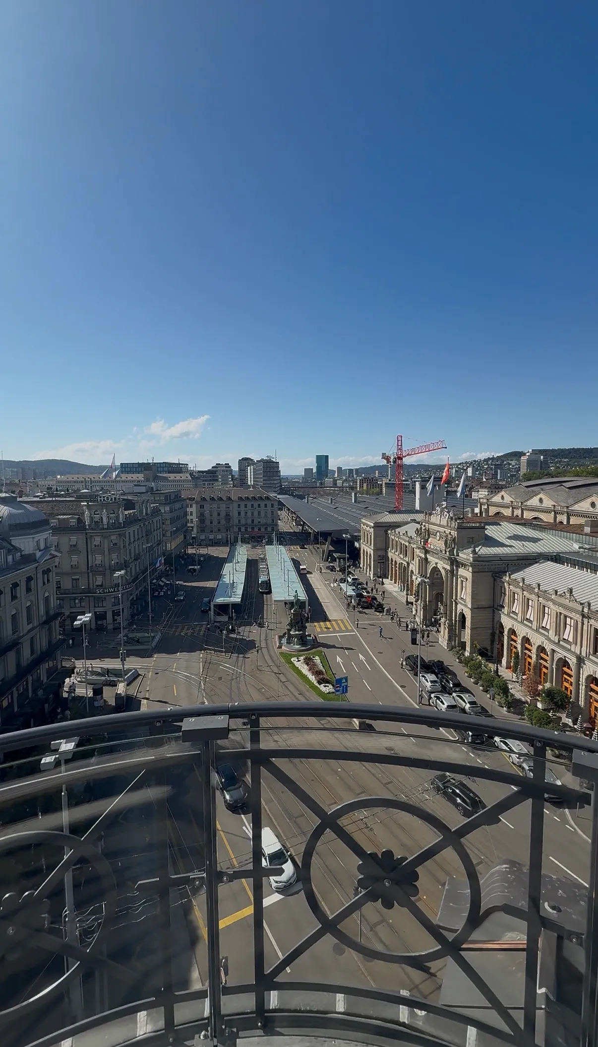 Blick vom Büro der Immosmile GmbH auf den Bahnhofplatz und den Hauptbahnhof Zürich