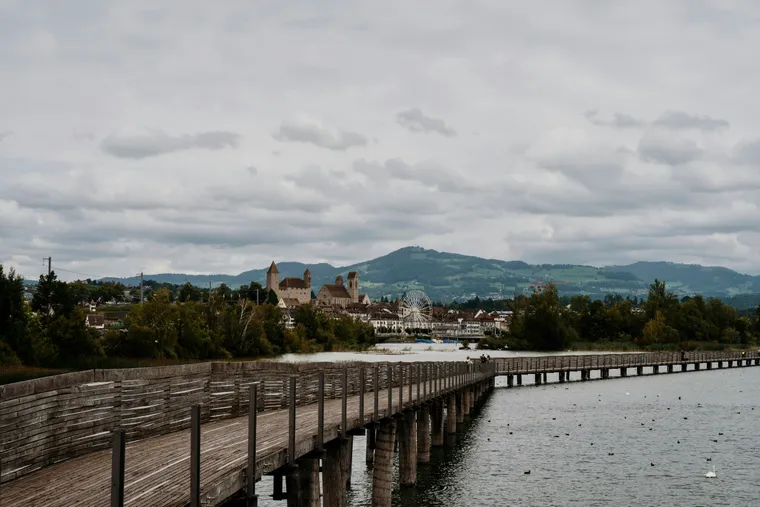 Holzsteg über den Zürichsee bei Rapperswil
