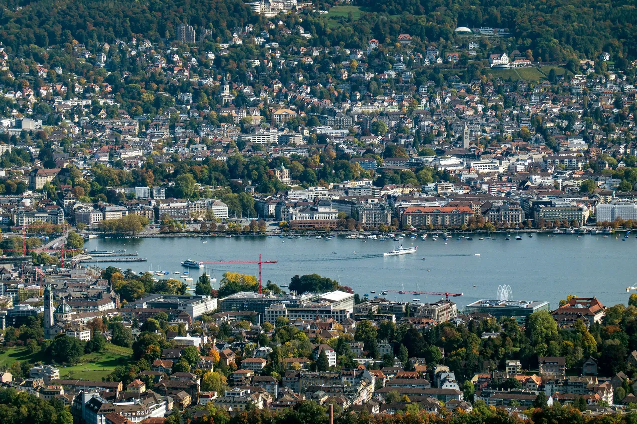 Zürich und der Zürichsee von oben